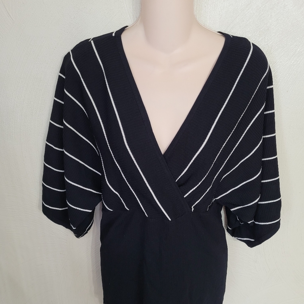 Linda Matthews Black and White Stripe Deep V-Neck Blouse Top Size Women's XL - Picture 2 of 8